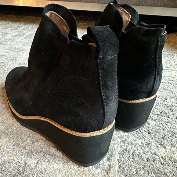 SOFFT Emeree Wedge Bootie Modern Chelsea Boot Suede Waterproof Black 8M - Picture 6 of 6